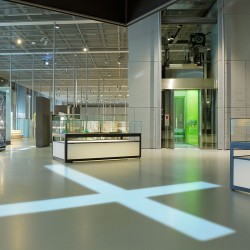Projection signalétique lumineuse installation plafond musée et exposition