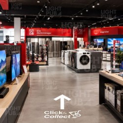 Projecteur de flèche lumineuse au sol pour guider les clients dans un magasin d'électroménager et multimédia